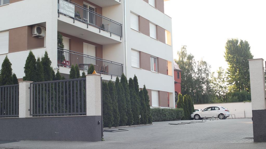 Honey Wellness Apartman Siófok Eksteriør billede