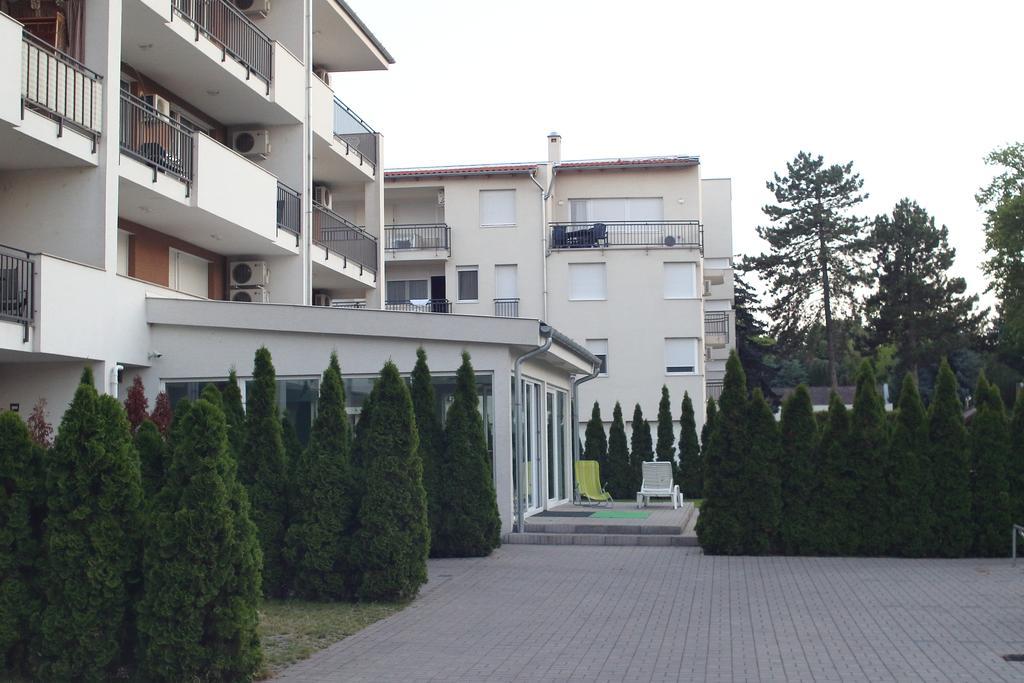 Honey Wellness Apartman Siófok Eksteriør billede